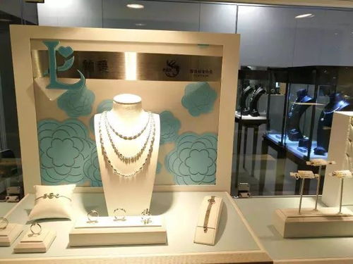 經(jīng)典與時(shí)尚的交融 老鳳祥精品獻(xiàn)禮香港珠寶首飾展35周年